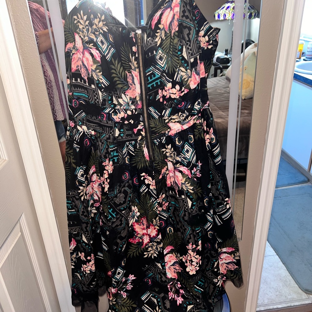 SUPER CUTE BLACK FLOWERED DRESS 2 XL